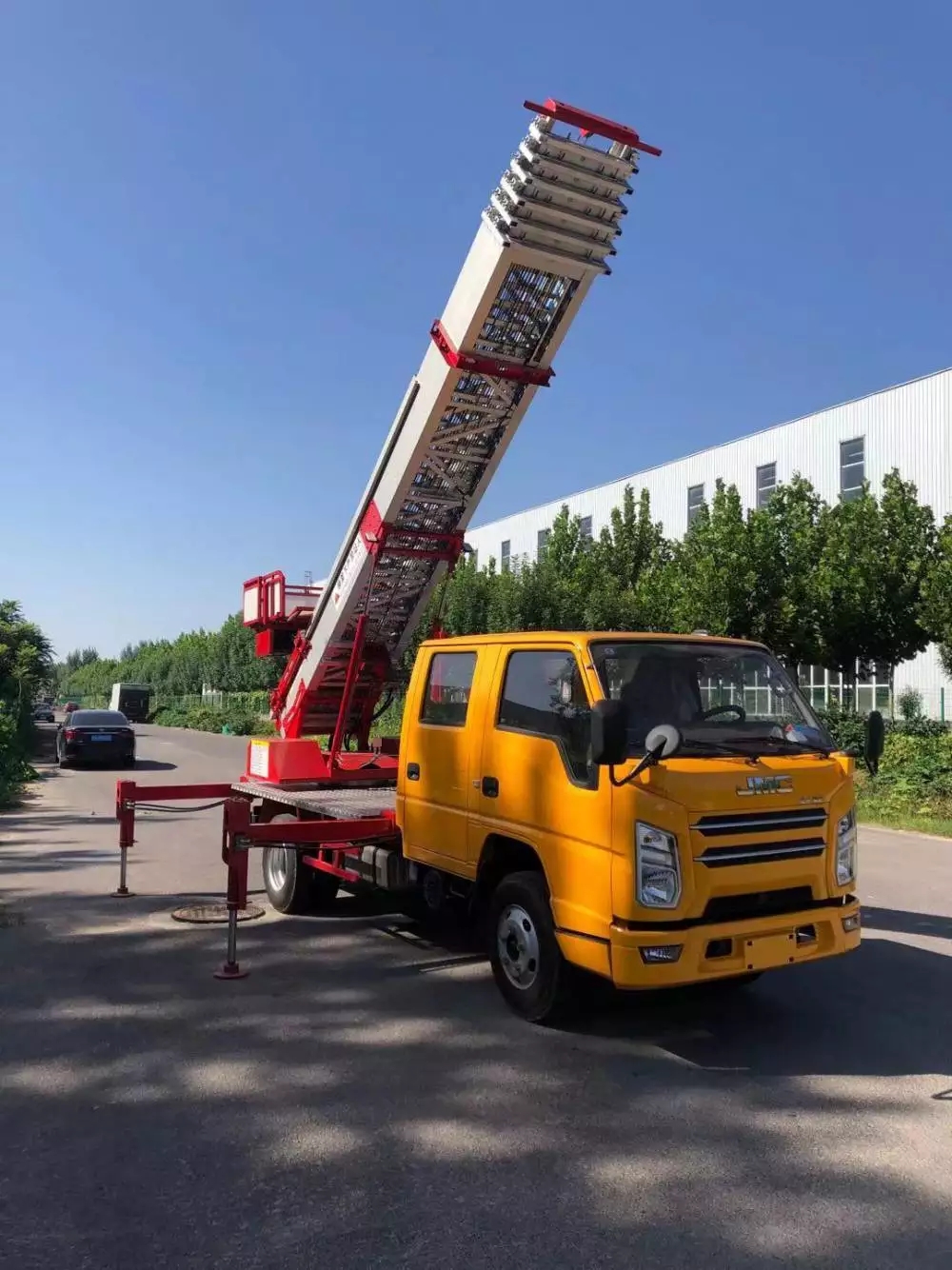 上犹县附近的云梯车出租服务：轻松解决高空作业需求